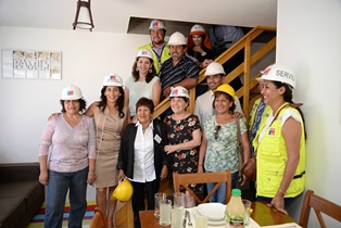 Ministra Saball visitó casa piloto de conjunto habitacional Guañacagua III